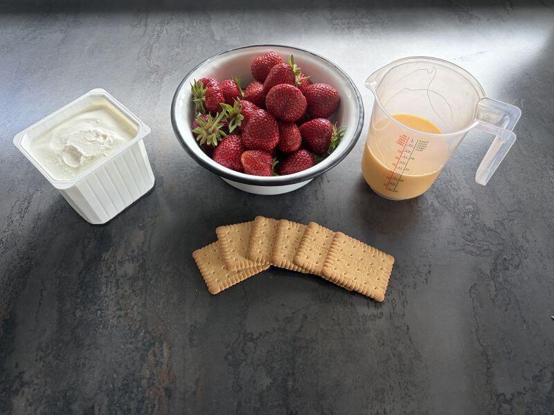 Erdbeeren mit Butterkeksen und Eierlik&ouml;r - Zutaten